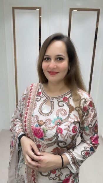 BEAUTIFUL THREE PIECE SET IN MUL SILK PROVIDING A FRESH & ELEGENT LOOK.