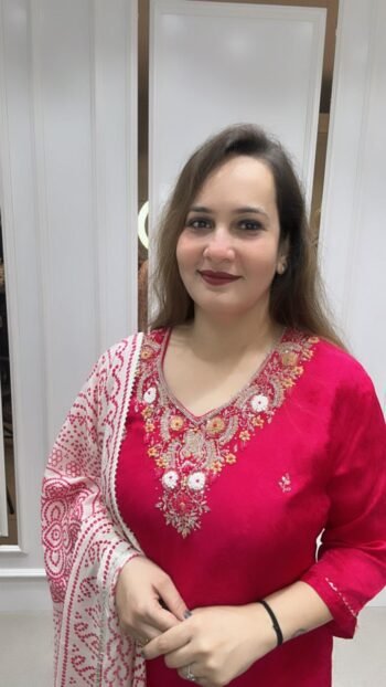 A stunning three-piece set in Pure Dola Silk