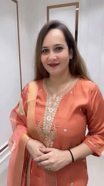A BEAUTIFUL THREE PIECE SET IN MODAL SILK